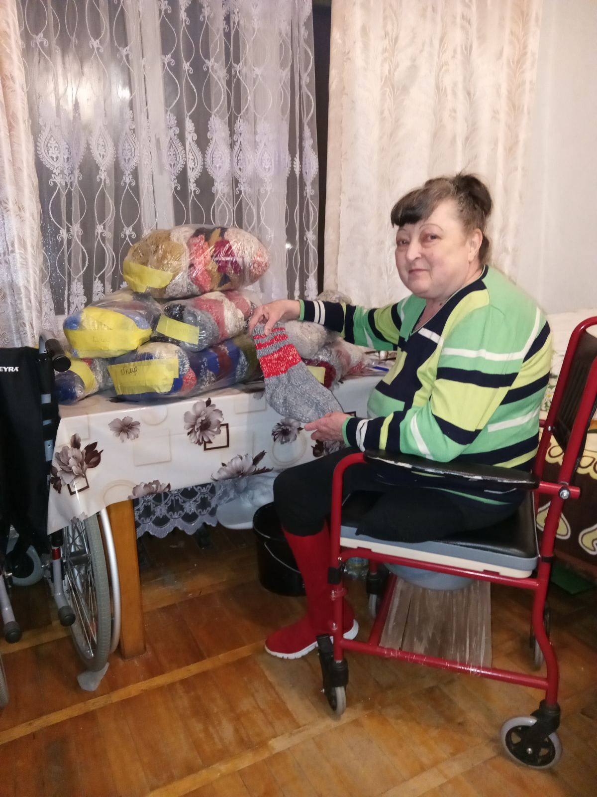 Marianna knitting socks for Ukrainian defenders